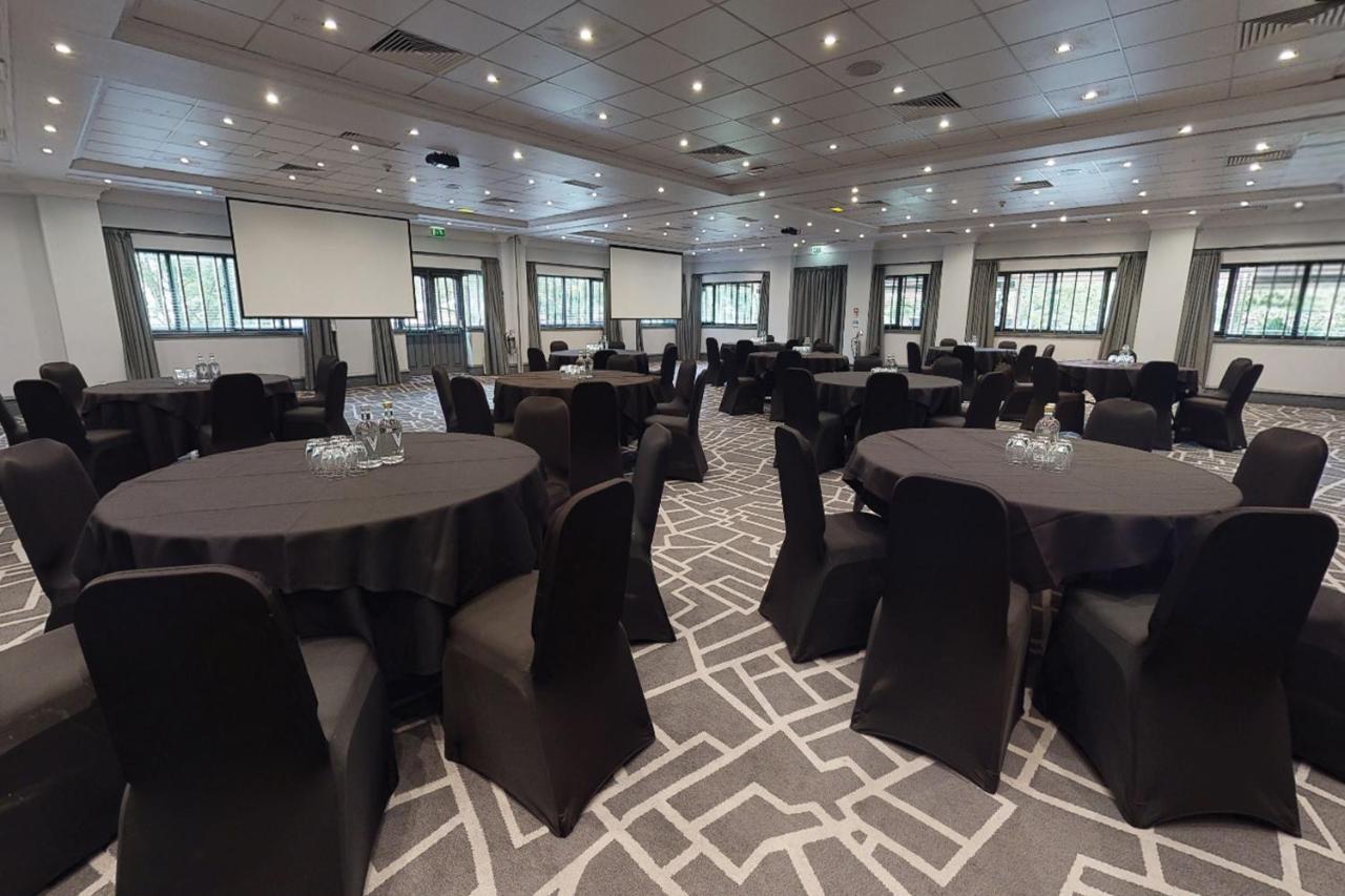 Village Hotel Warrington Exteriér fotografie